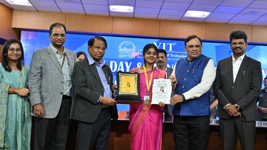 T. G. Sitharam, chairman, AICTE and G. Viswanathan, chancellor, VIT giving away Chancellor’s gold medal for best outgoing student at the university day and annual sports day event held in VIT, Vellore on Wednesday. | Photo Credit: C. VENKATACHALAPATHY