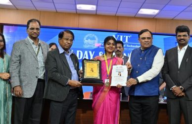 T. G. Sitharam, chairman, AICTE and G. Viswanathan, chancellor, VIT giving away Chancellor’s gold medal for best outgoing student at the university day and annual sports day event held in VIT, Vellore on Wednesday. | Photo Credit: C. VENKATACHALAPATHY